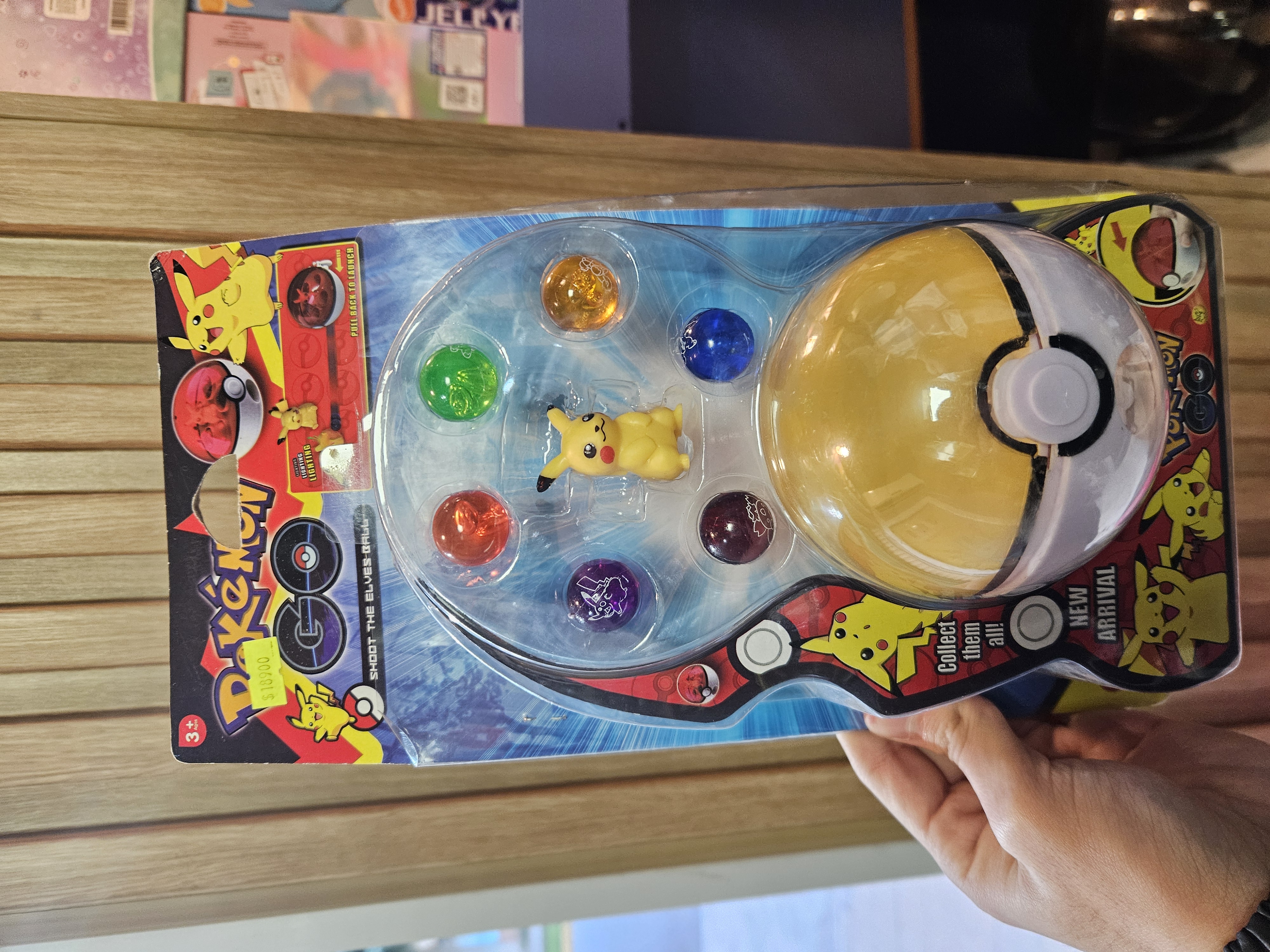 Pokemon Pokeball con Pikachu