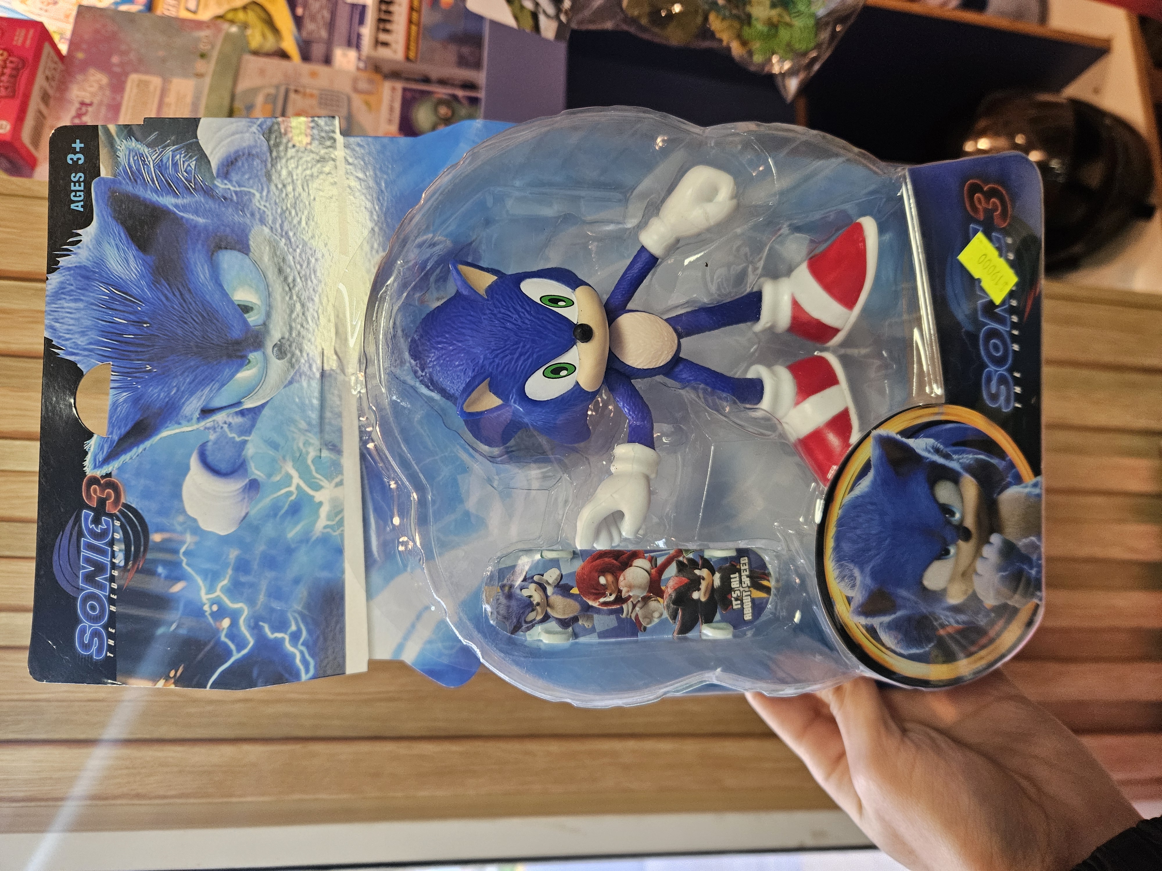 Figura Sonic con Patineta