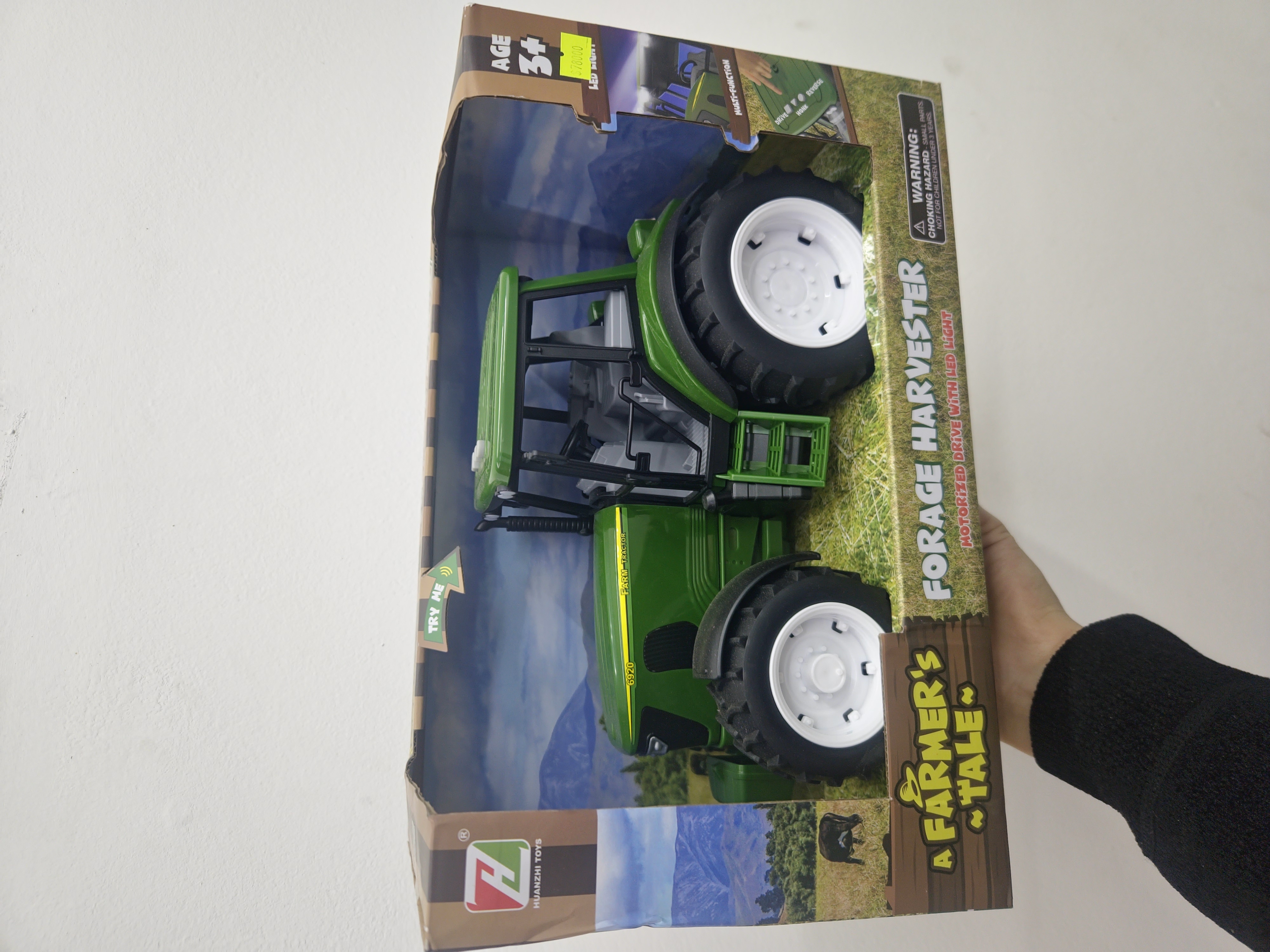 Tractor con movimiento y sonido.